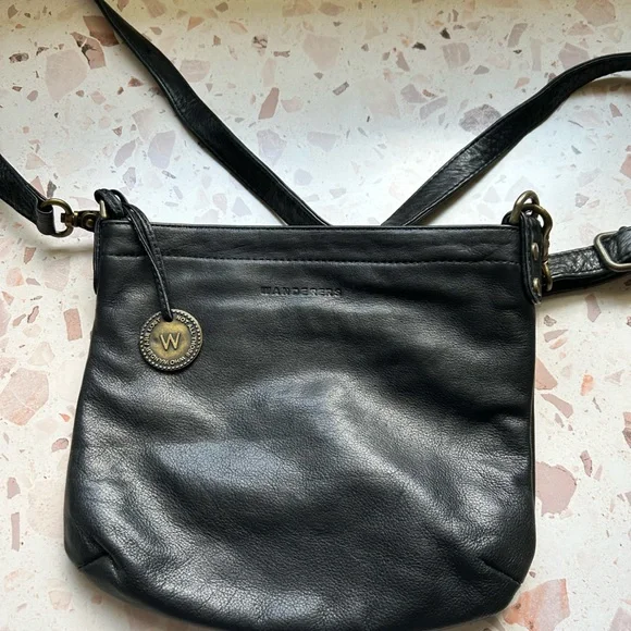 Black leather online crossbody bag australia